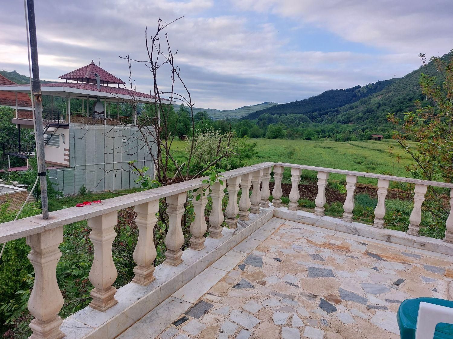 ویلا جنگلی دارای تراس باقر اباد|اجارهٔ کوتاه‌مدت ویلا و باغ|مینودشت, |دیوار