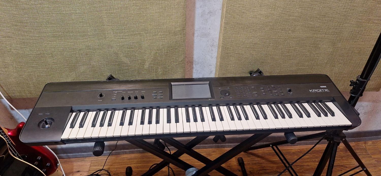 korg krome 73|پیانو، کیبورد، آکاردئون|تهران, آبشار تهران (دریاچه)|دیوار