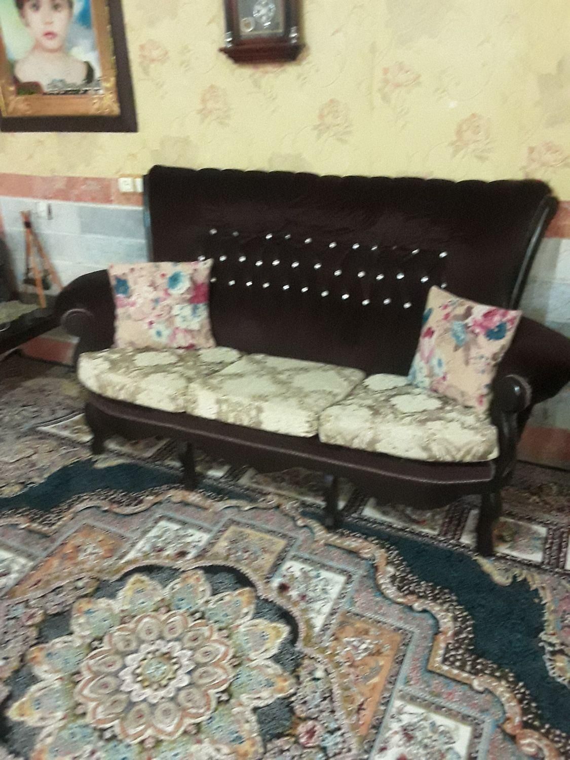 مبل هفت نفره همراه با دوعدد عسلی و میز وسط|مبلمان خانگی و میز عسلی|ماهدشت, |دیوار