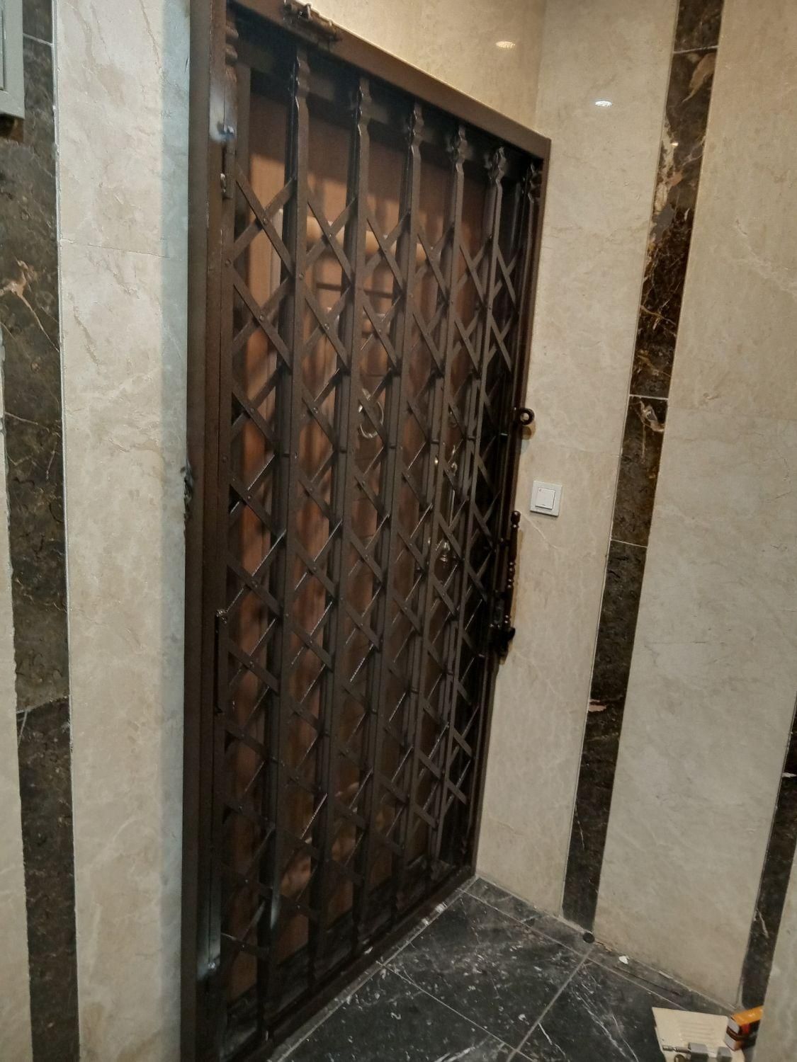 فروش درب حفاظ آهنی جای قفلی ده میل|مصالح و تجهیزات ساختمان|تهران, شوش|دیوار