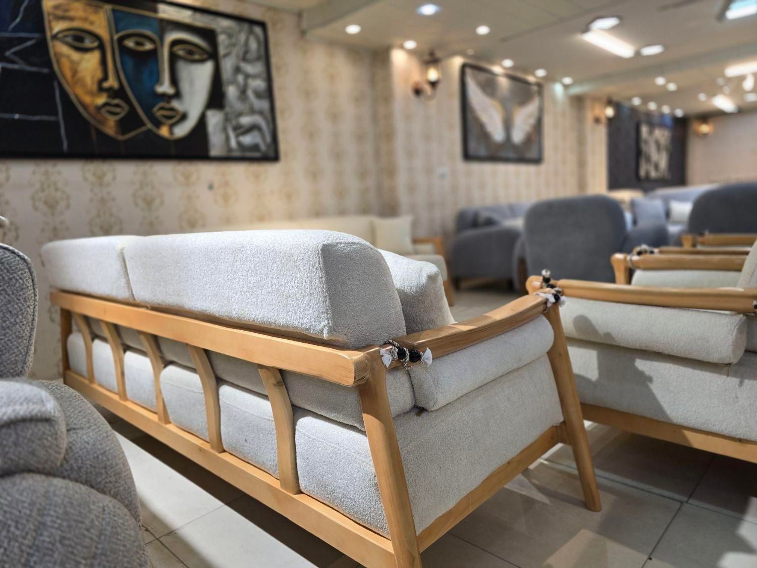 مبل لوییز دسته چوبی وزرا|مبلمان خانگی و میز عسلی|شاهینشهر, |دیوار