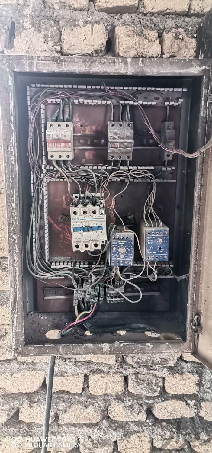 برقکار مهندس برق صنعتی آسانسور