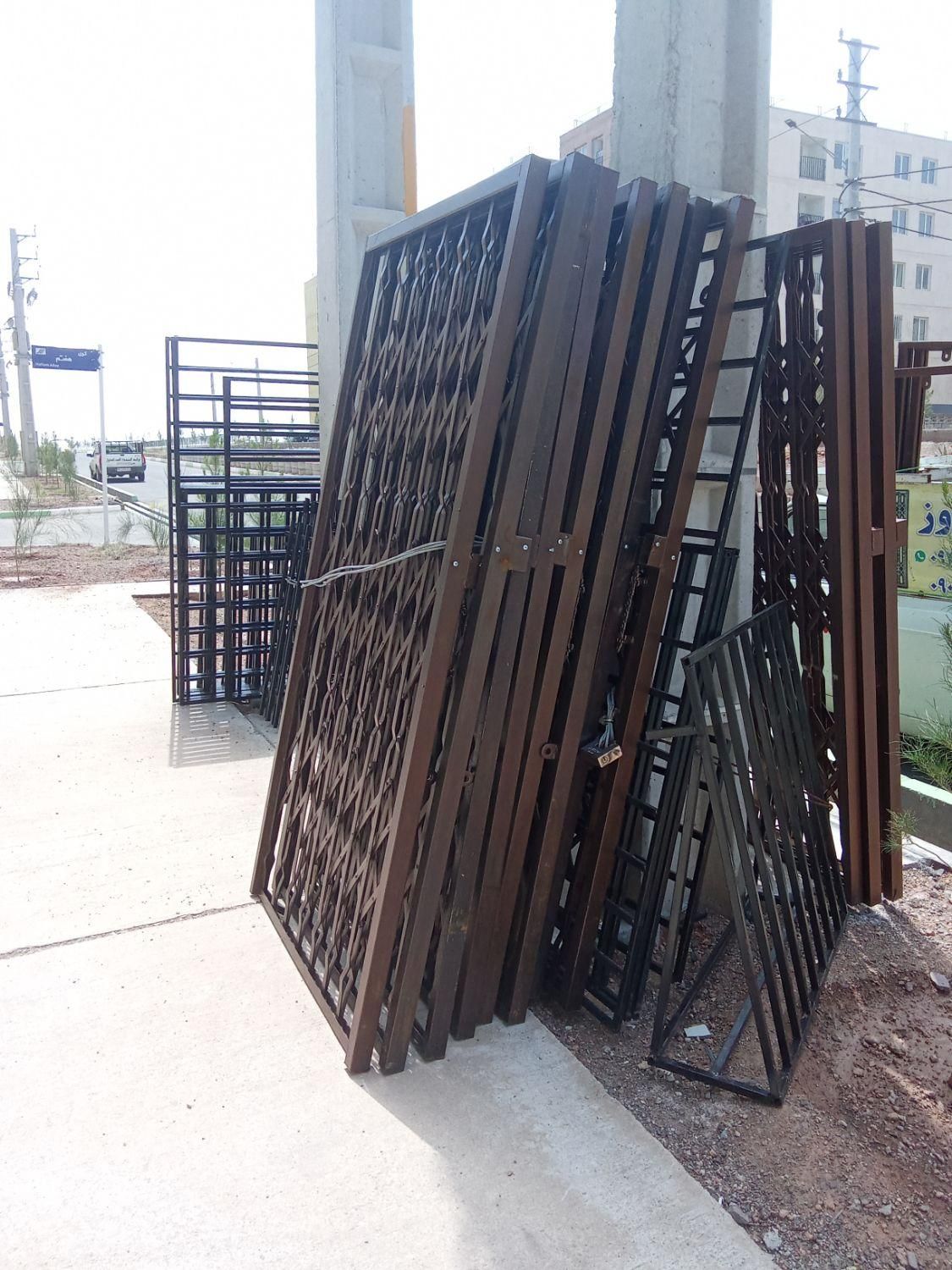 حفاظ درب اکاردیونی نرده پنجره تراس و بالکن|مصالح و تجهیزات ساختمان|پرند, فاز ۶|دیوار