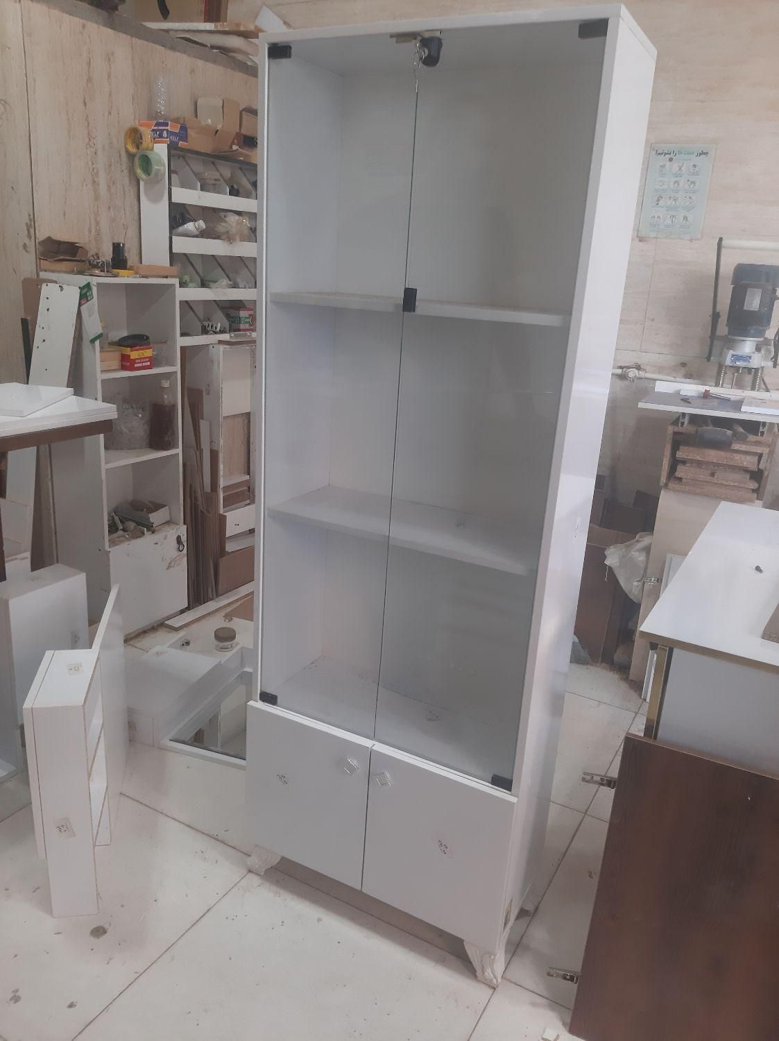 دکور لوازم آرایشگاه و سالن های زیبایی|آرایشگاه و سالن‌های زیبایی|مشهد, نوید|دیوار