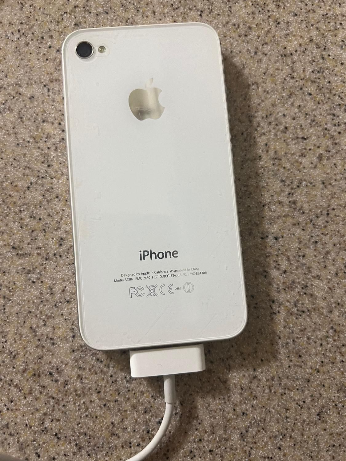 آیفون 4s/16G/با جعبه و سیم شارژر|موبایل|تهران, سعادت‌آباد|دیوار