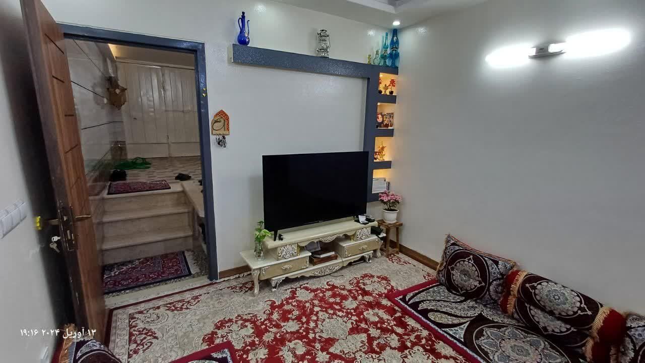 ۹۰ متری دوخوابه شیک/ ۲۴متری دوم|فروش خانه و ویلا|اصفهان, لاله|دیوار