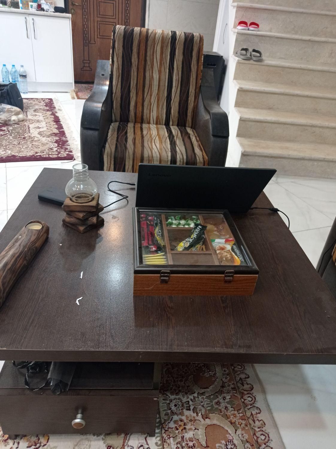 مبلمان هفت نفره با میز و عسلی|مبلمان خانگی و میز عسلی|رشت, جانبازان|دیوار