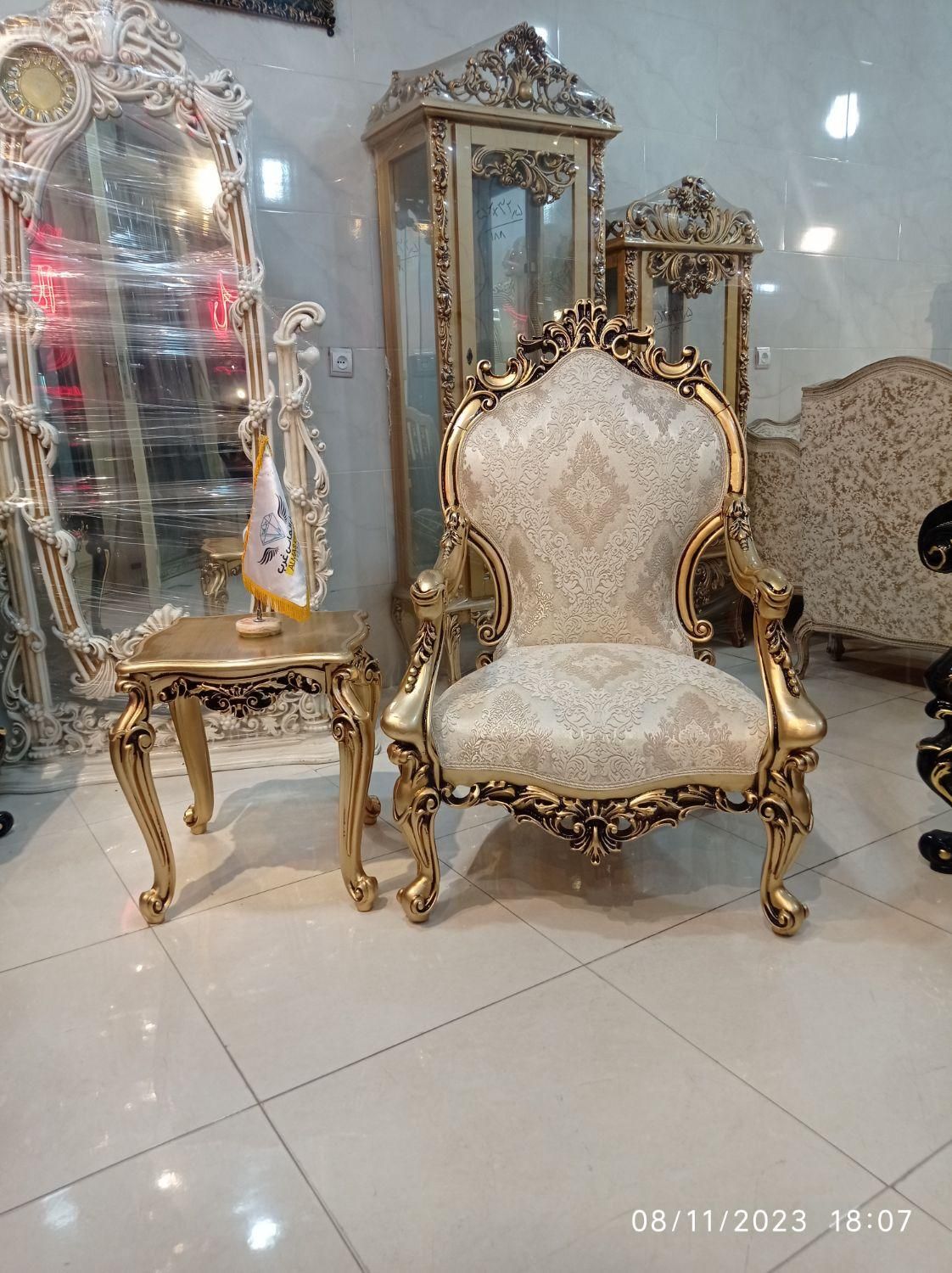 مبل سلطنتی ۷نفره چراغان|مبلمان خانگی و میز عسلی|تهران, یافت‌آباد|دیوار