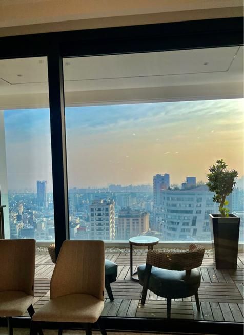 ۳۰۰متر برج مدرن با ویوو شهر و کوهستان