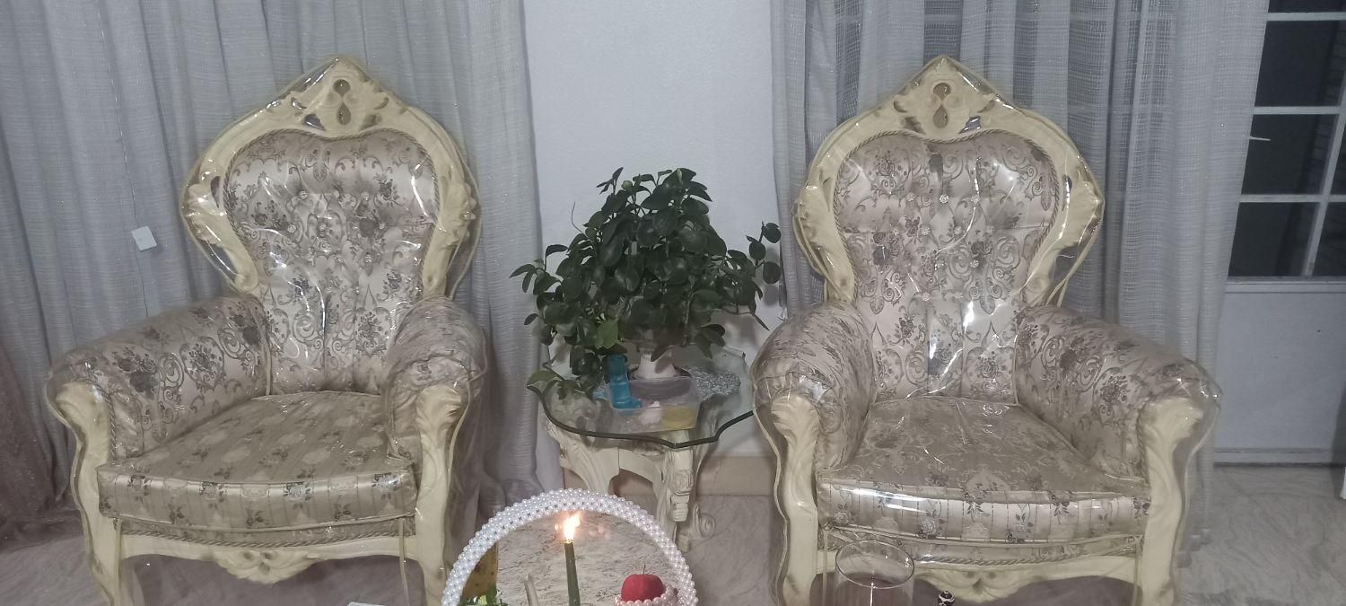 مبل کلاسیک استیل سلطنتی دارای میز و عسلی|مبلمان خانگی و میز عسلی|شاهین‌شهر, شهرک ردانی پور|دیوار