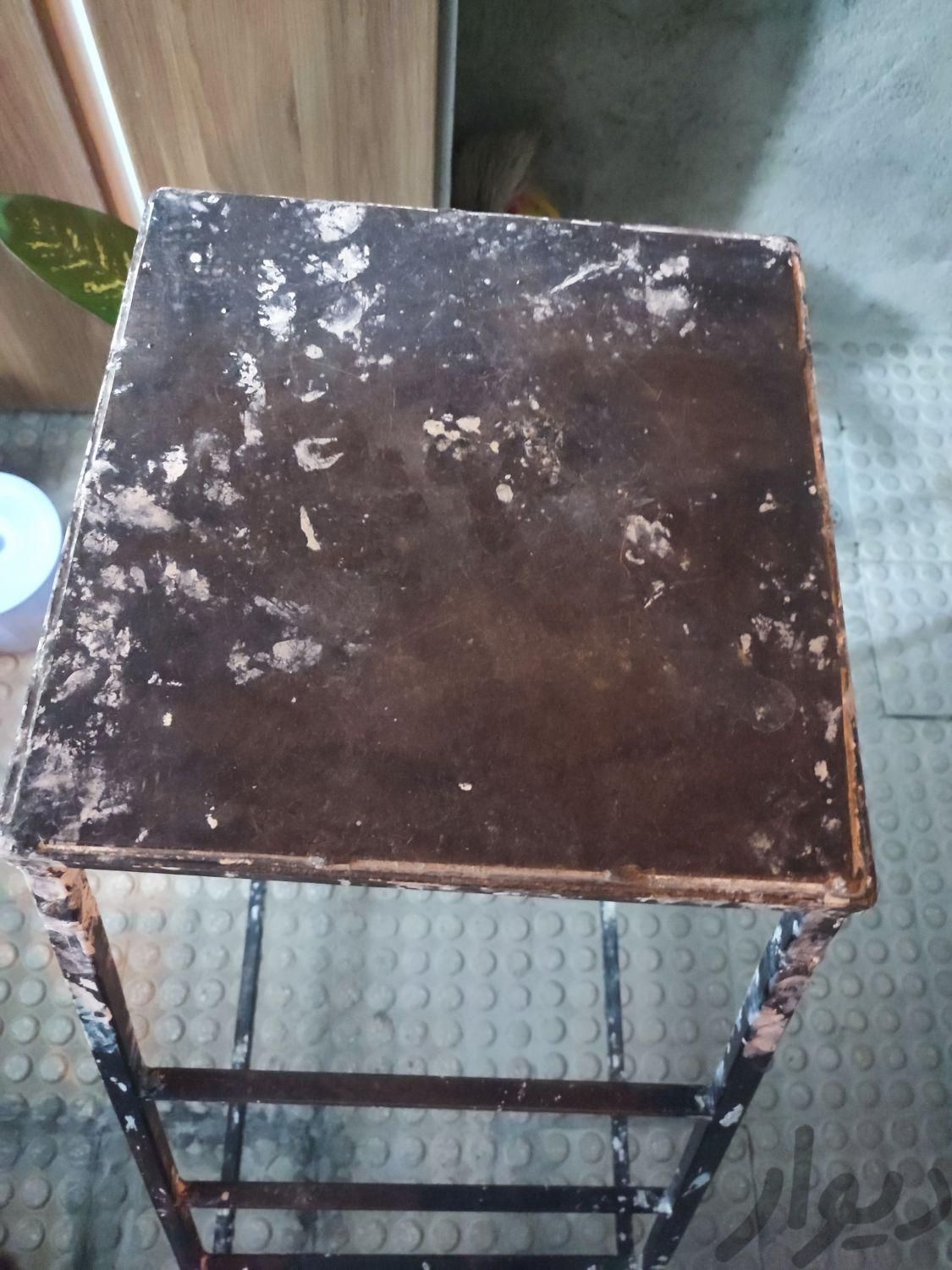 چهار پایه آهنی|صندلی و نیمکت|کرمانشاه, |دیوار