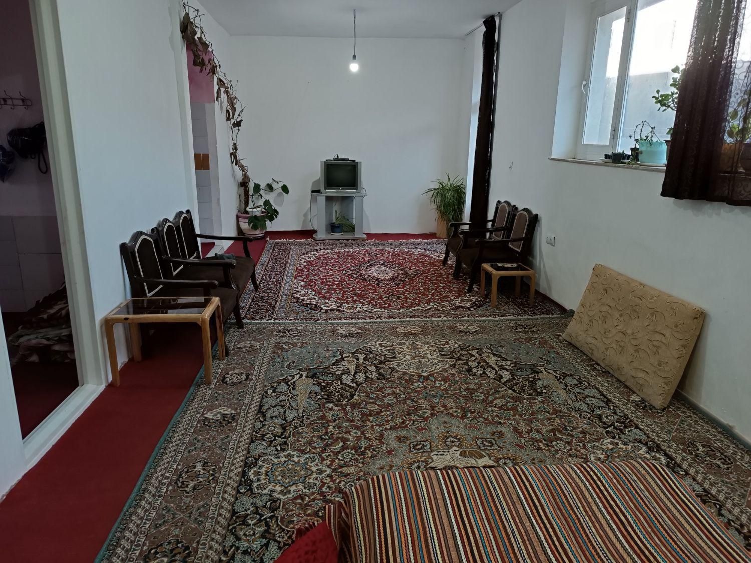 خونه ویلایی دربست با پارکینگ|اجارهٔ کوتاه‌مدت آپارتمان و سوئیت|زنجان, |دیوار