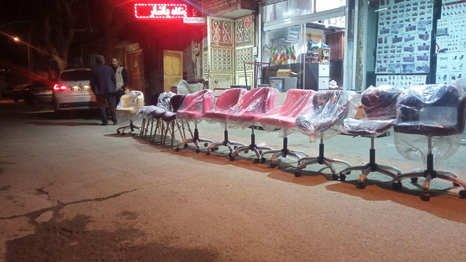 صندلی در رنگ‌بندی مختلف جکدار گردان|مبلمان اداری|سنندج, |دیوار