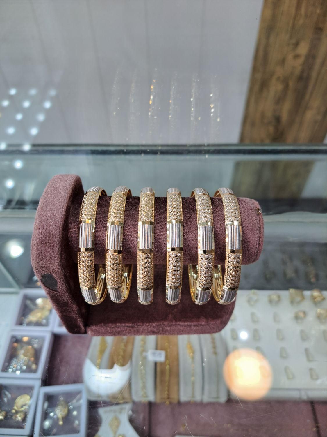 النگو ثمر|جواهرات|قم, نیروگاه|دیوار