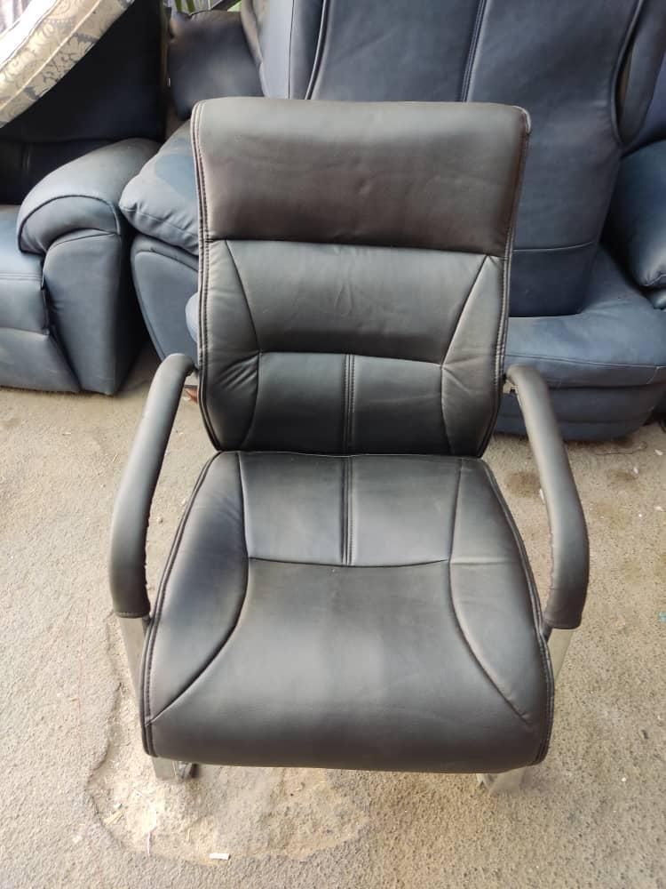 تعمیر صندلی اداری درمحل ریاست،انتظار آرایشگر گردان|خدمات پیشه و مهارت|تبریز, |دیوار