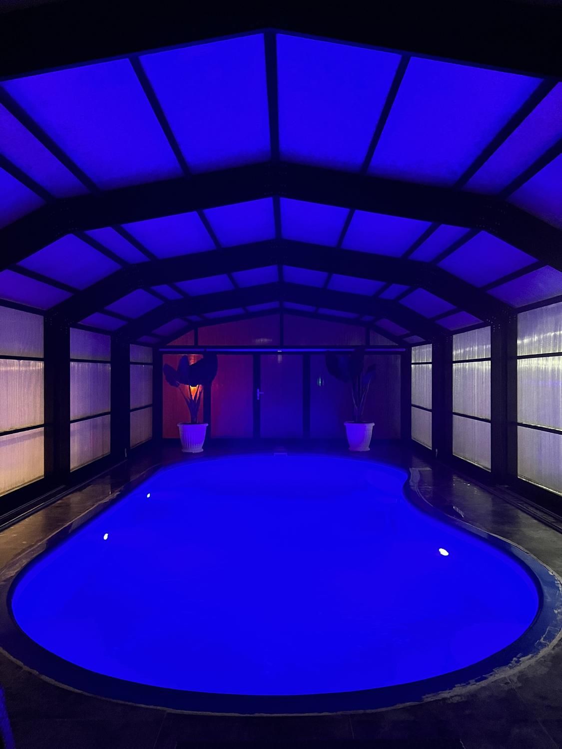 ویلاباغ جزیره ( استخردار )|اجارهٔ کوتاه‌مدت ویلا و باغ|بندر انزلی, قلم گوده|دیوار