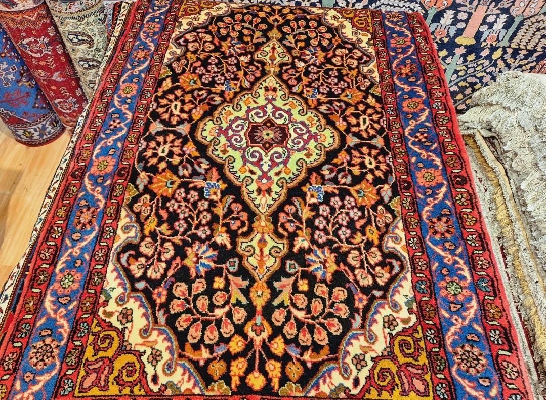 ذرع ونیم دستباف همدان تازه از دار افتاده|فرش|تهران, اکباتان|دیوار