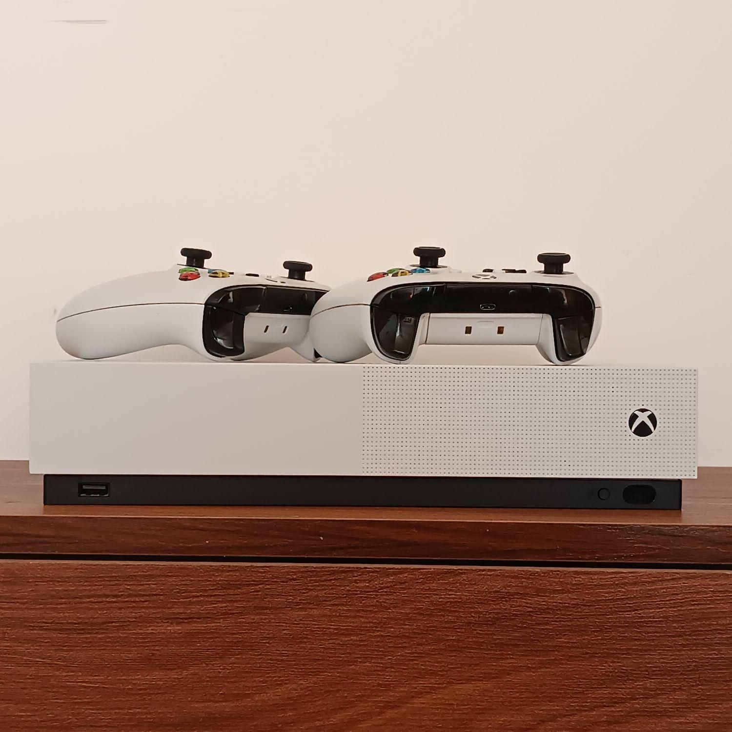 xbox one s ۱ ترابایت|کنسول، بازی ویدئویی و آنلاین|خوی, |دیوار