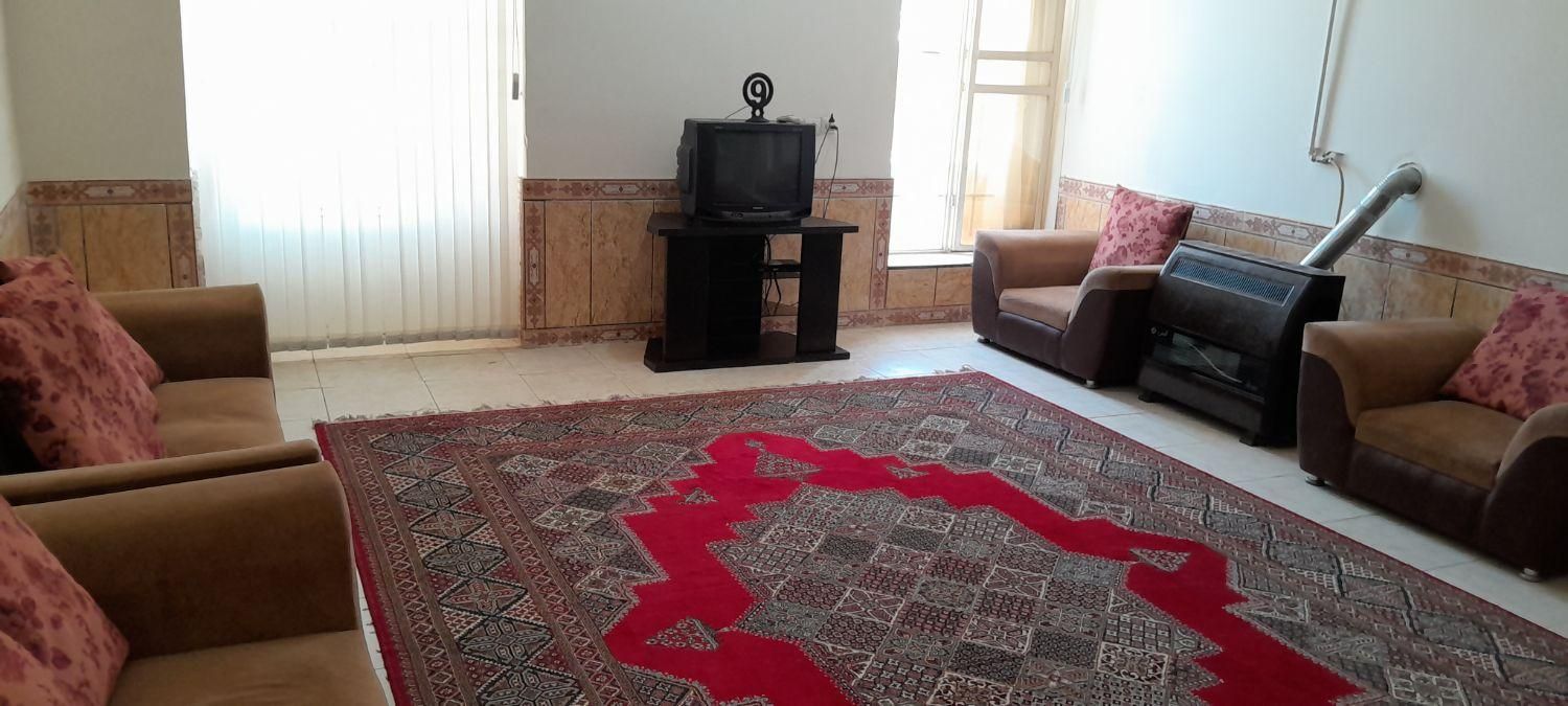 منزل مبله نزدیک  حرم شاهچراغ|اجارهٔ کوتاه‌مدت آپارتمان و سوئیت|شیراز, سیاه سنگ|دیوار