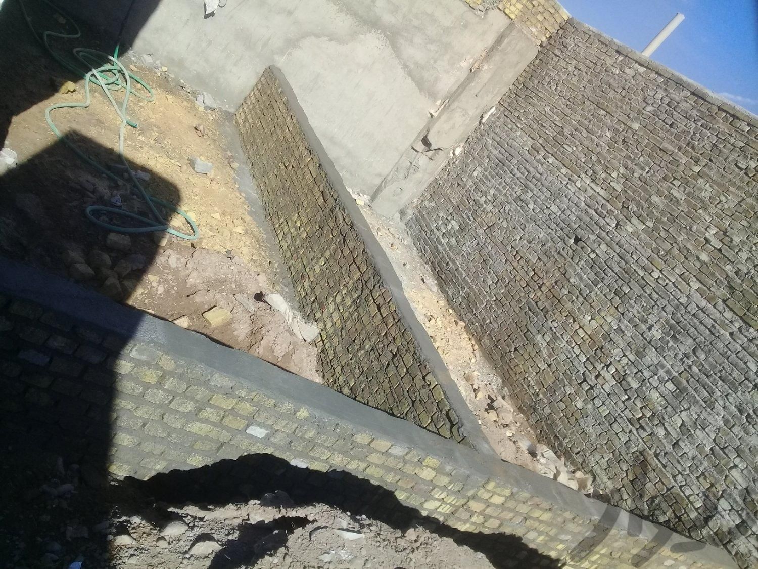 دیوار چین بنایی چاه کنی تخریب
