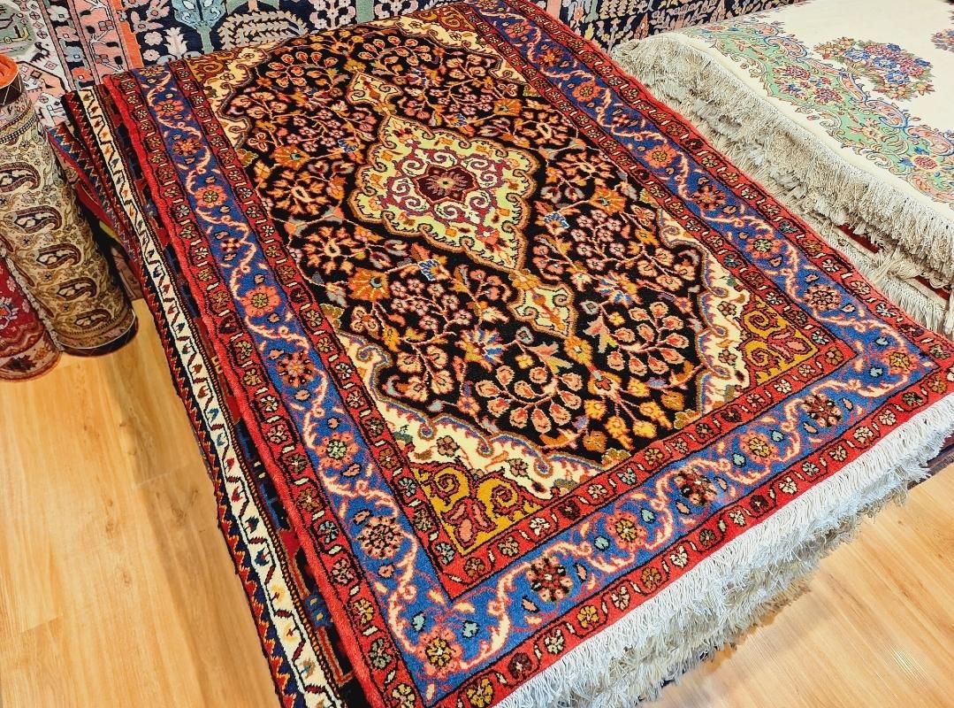 ذرع ونیم دستباف همدان تازه از دار افتاده|فرش|تهران, اکباتان|دیوار