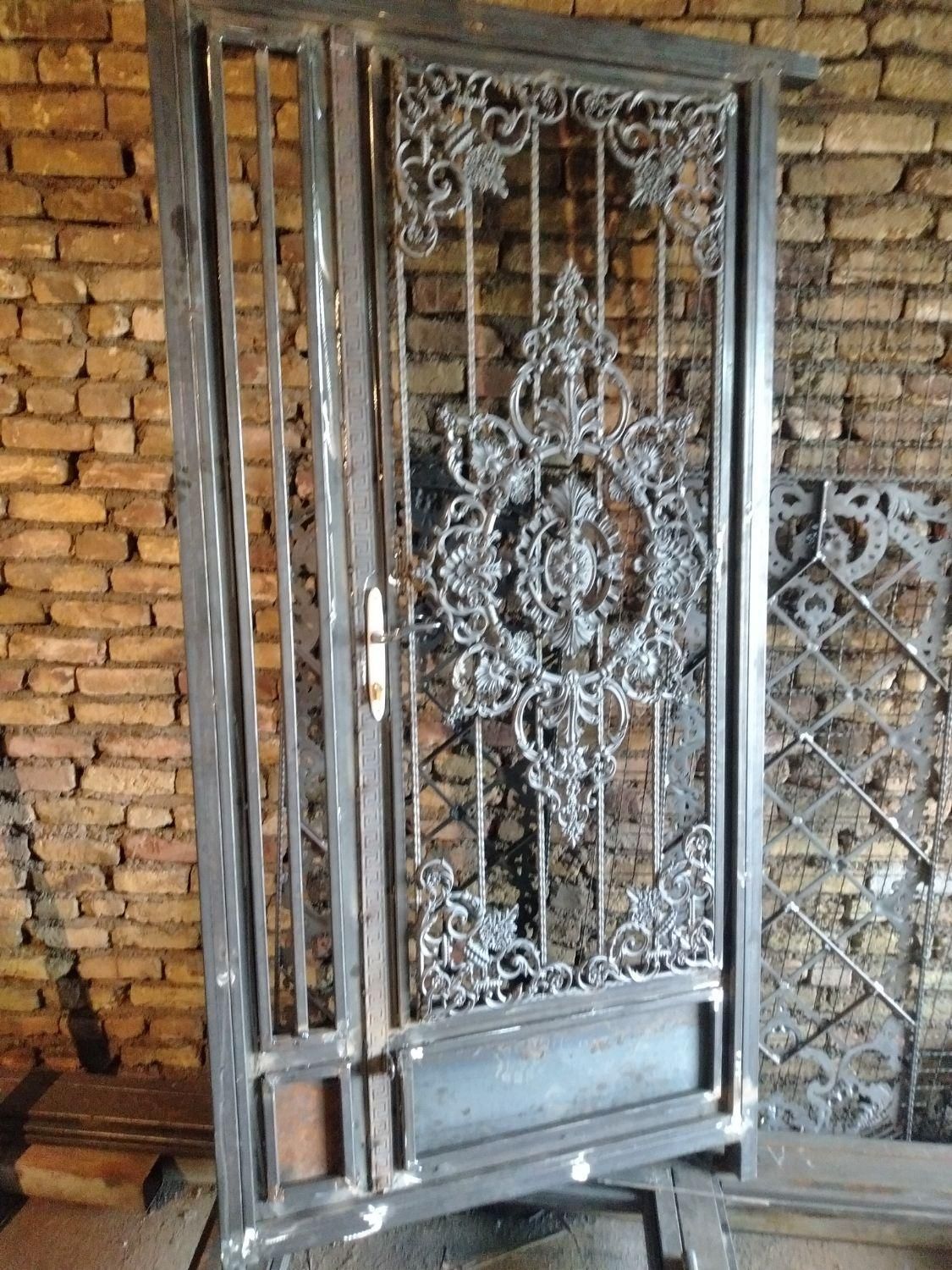 درب حیاط فرفورژه وطاووس|مصالح و تجهیزات ساختمان|تبریز, |دیوار