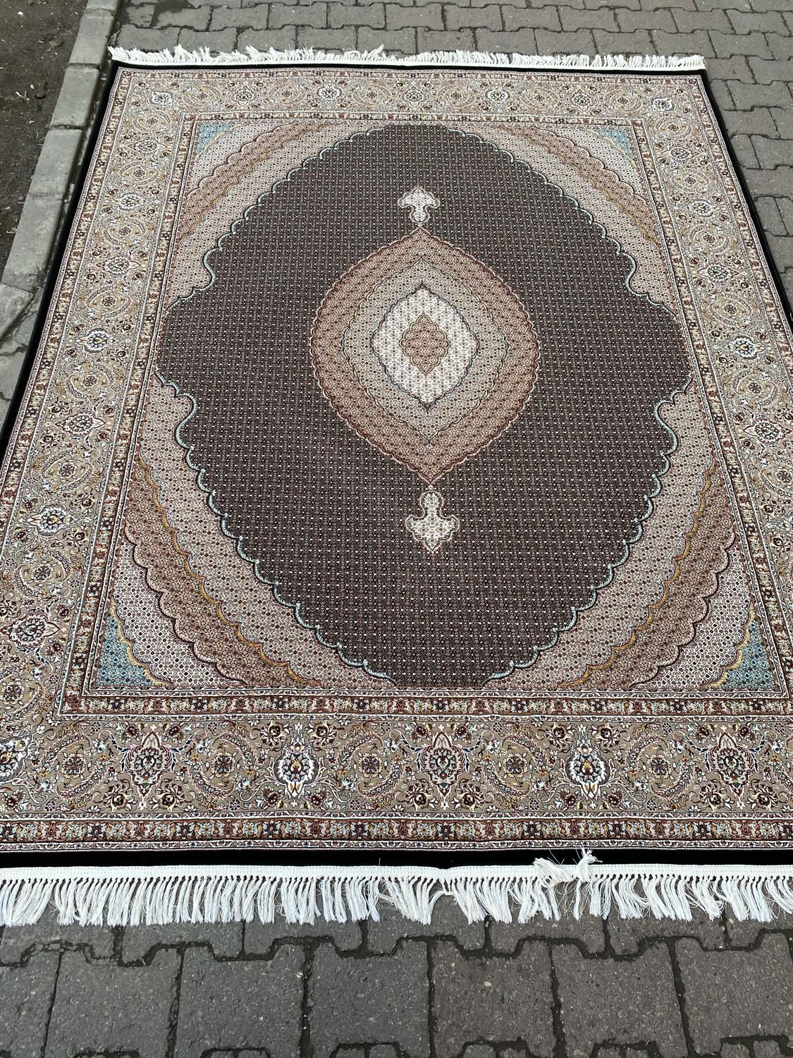 فرش نادر ۶ متر ماهی ۱۲۰۰ شانه (نقد و اقساط )|فرش|تبریز, |دیوار