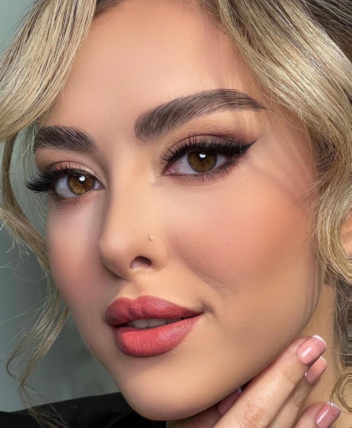 میکاپ و شنیون عروس و همراه وی آی پی|خدمات آرایشگری و زیبایی|مشهد, سجاد شهر|دیوار