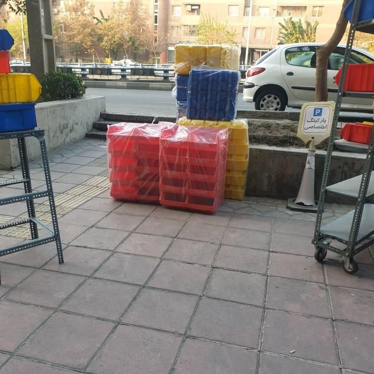 مجموعه از پ ا ل ت پلاستیکی و قفسه تولیدی pallet|عمده‌فروشی|تهران, خرمشهر|دیوار