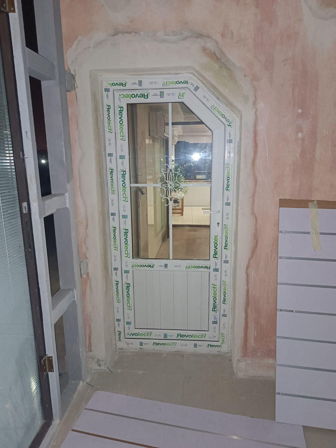 خدمات درب و پنجره آلومینیوم و یوپی وی سی|خدمات پیشه و مهارت|کیش, |دیوار