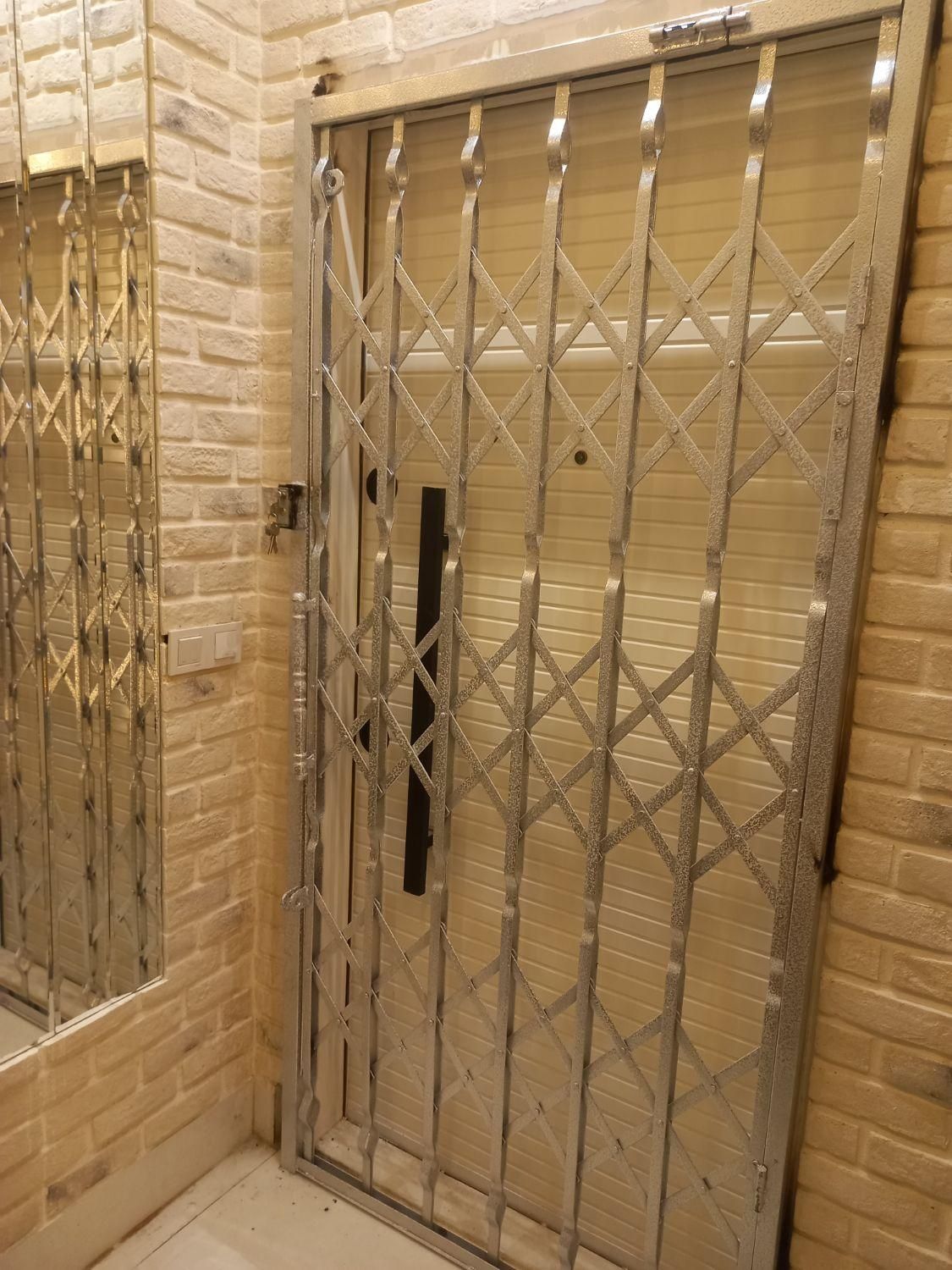 درب ضدسرقت حفاظ اکاردیونی پنجره نصب یک ساعته توری|عمده‌فروشی|مشهد, کوثر|دیوار