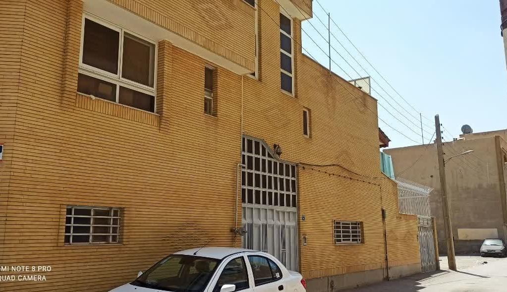 ویلایی۲۲۰متری/دوطبقه/سه بر/شیک قابل سکونت گل محمدی|فروش خانه و ویلا|اصفهان, جلالیه|دیوار