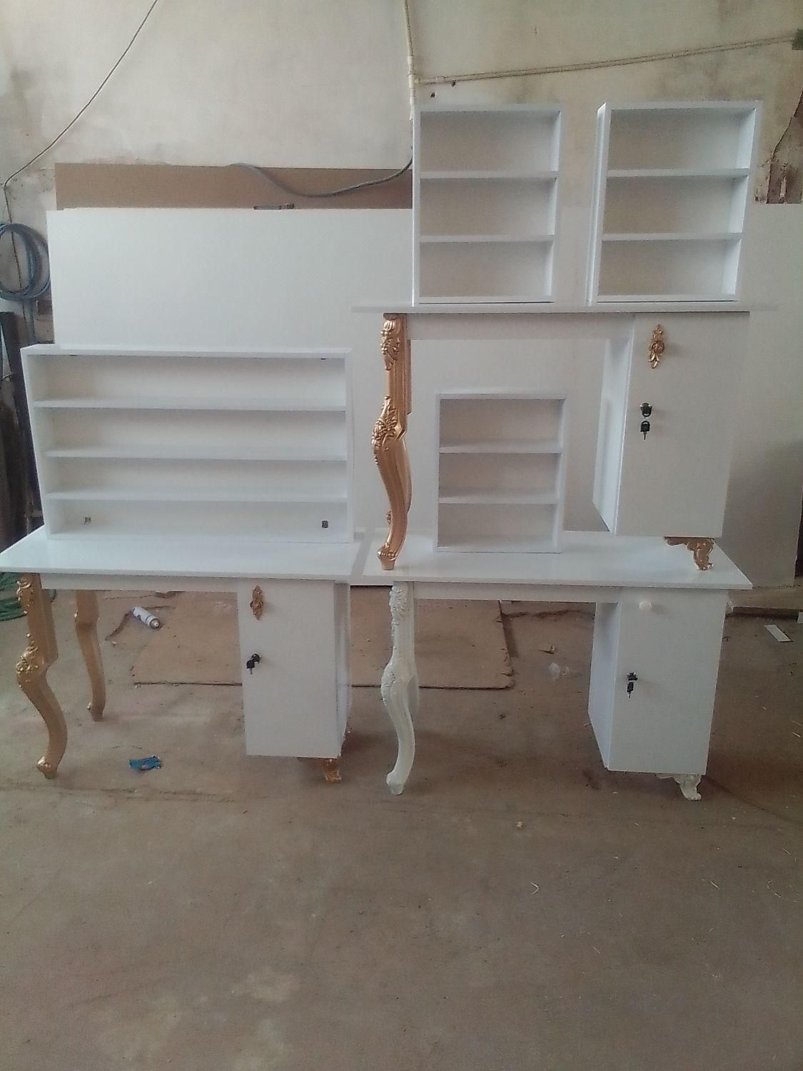 انواع میز ناخن کاری پایه فلزی و استند لاک|آرایشگاه و سالنهای زیبایی|ارومیه, |دیوار