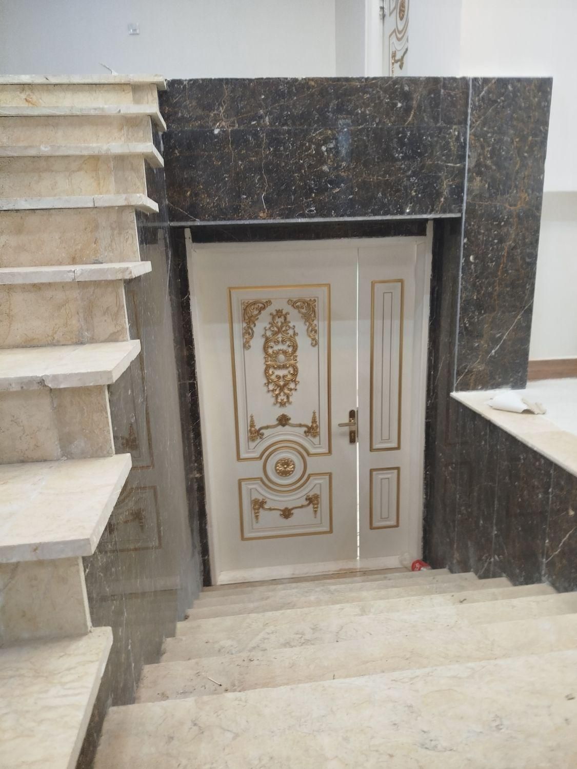 نصب وتعمیرات  درب چوبی وتعمیرات کمدوکابینت|خدمات پیشه و مهارت|زاهدان, |دیوار