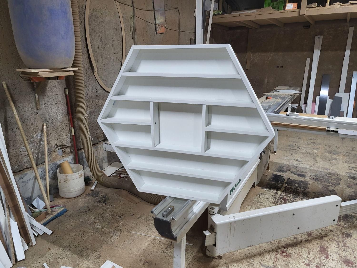 استند لاک ناخن کمد دار وقفل دار(آک)|آرایشگاه و سالن‌های زیبایی|مشهد, بهمن|دیوار