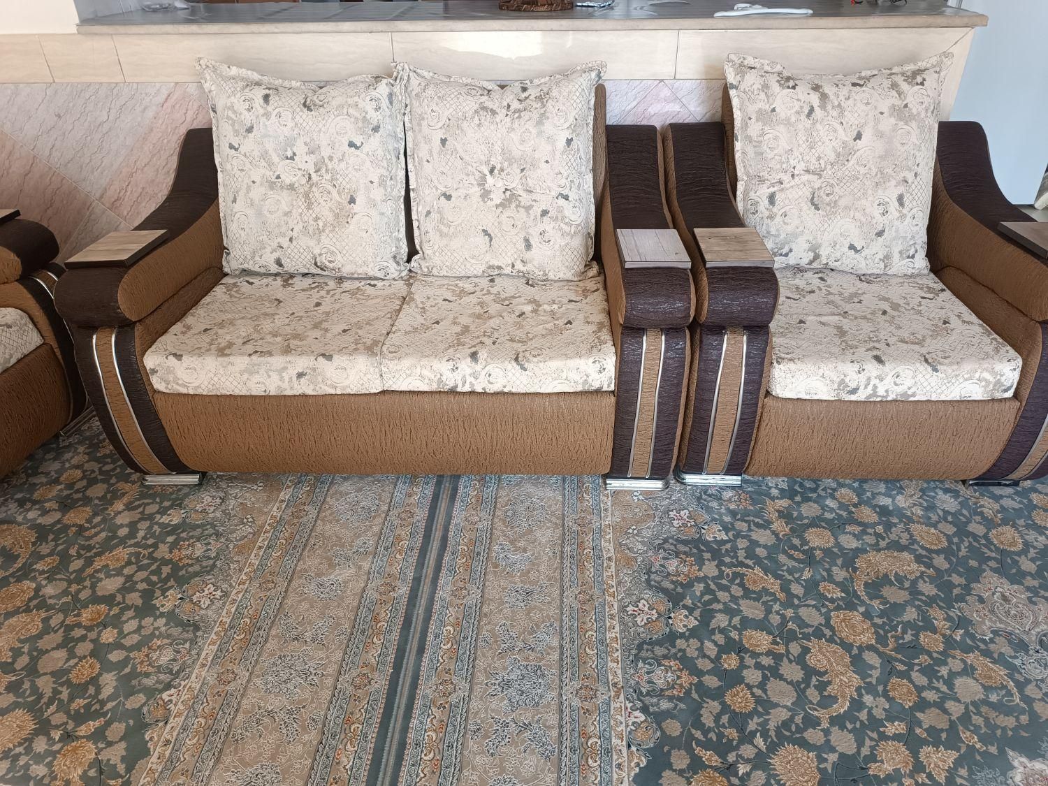 مبل هفت نفره|مبلمان خانگی و میز عسلی|اصفهان, بهاران|دیوار