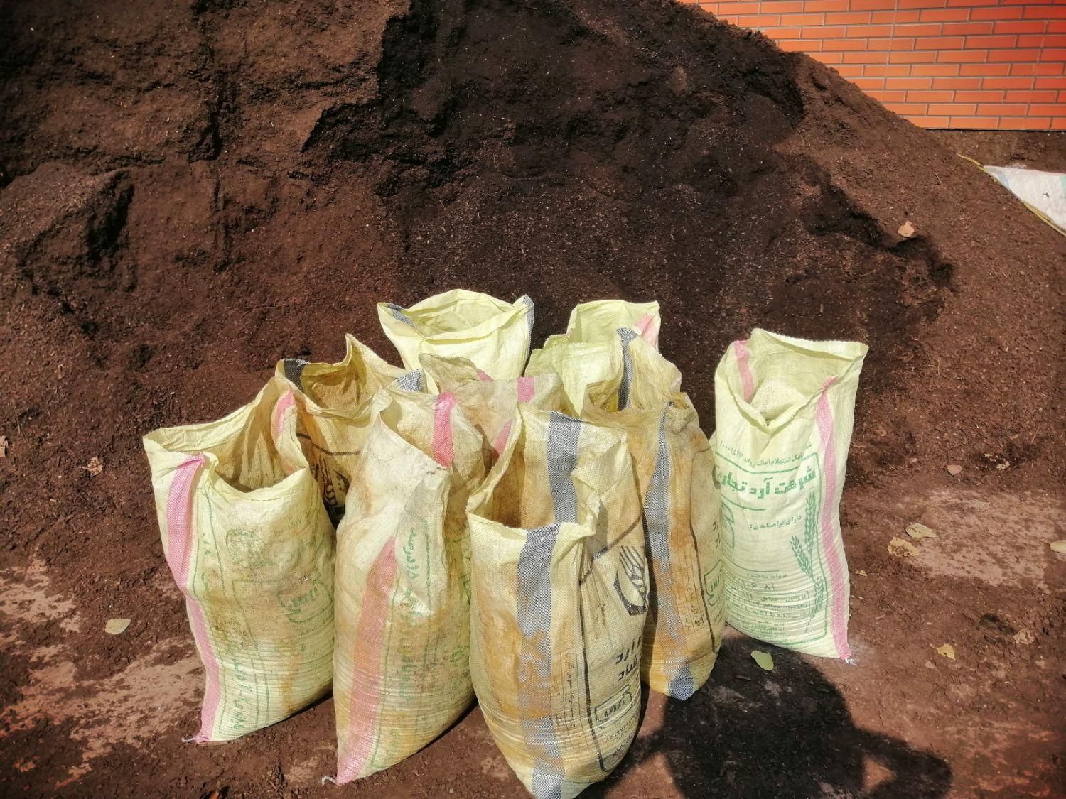 خاک برگ کیسه زده آماده|خدمات باغبانی و درختکاری|رشت, دروازه لاکان|دیوار