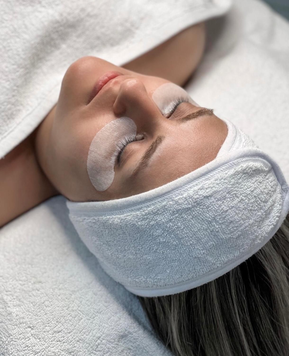 پاکسازی پوست به صورت تخصصی(بانوان)|خدمات آرایشگری و زیبایی|مشهد, آبکوه|دیوار