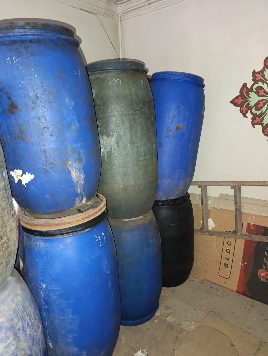 بشکه آلمانی (اصل) با درب|ظروف نگهدارنده، پلاستیکی، یک‌بارمصرف|آستانه اشرفیه, |دیوار