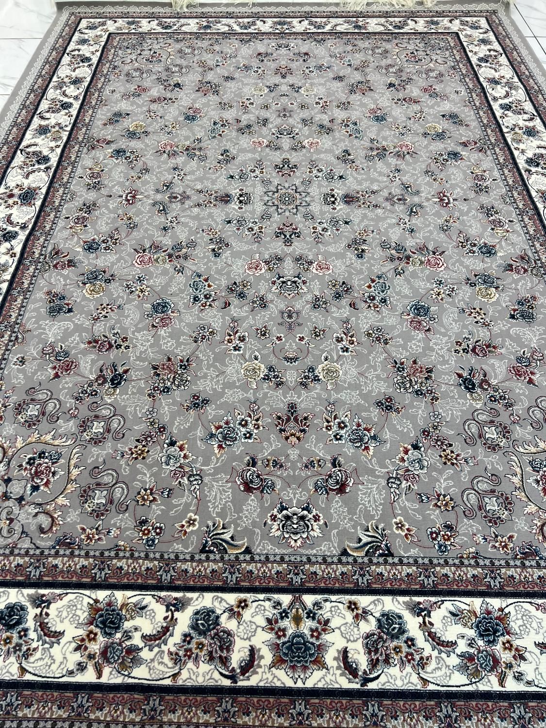 فرش ۷۰۰ شانه گیلدا نقره ای طوسی|فرش|کرج, اصفهانی‌ها|دیوار