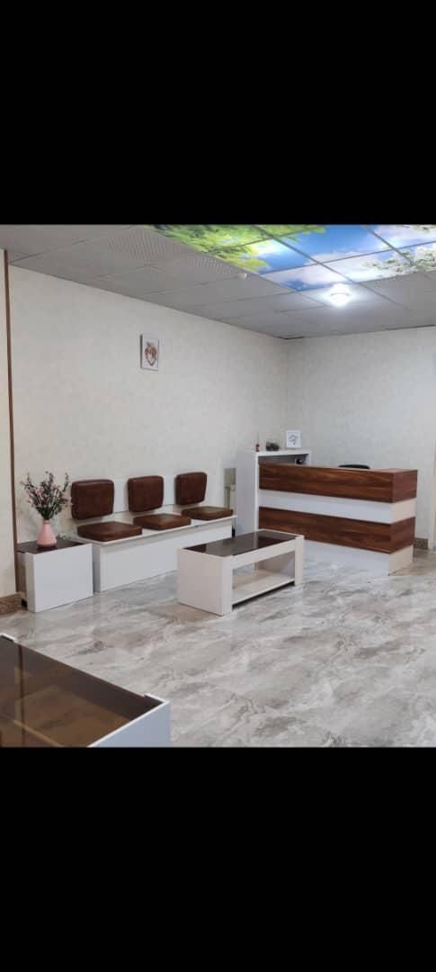 یک عدد کانتر ۱۲ عدد صندلی ۲عدد میز و۱ عدد میز بزرگ|دفتر کار|ایلام, |دیوار