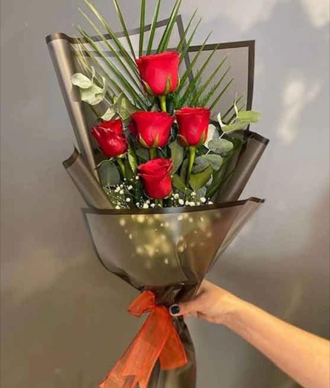 دسته گل رز قرمز  ژیپسوفیلا تولد هدیه سوپرایزی|گل و گیاه طبیعی|تهران, خرمشهر|دیوار
