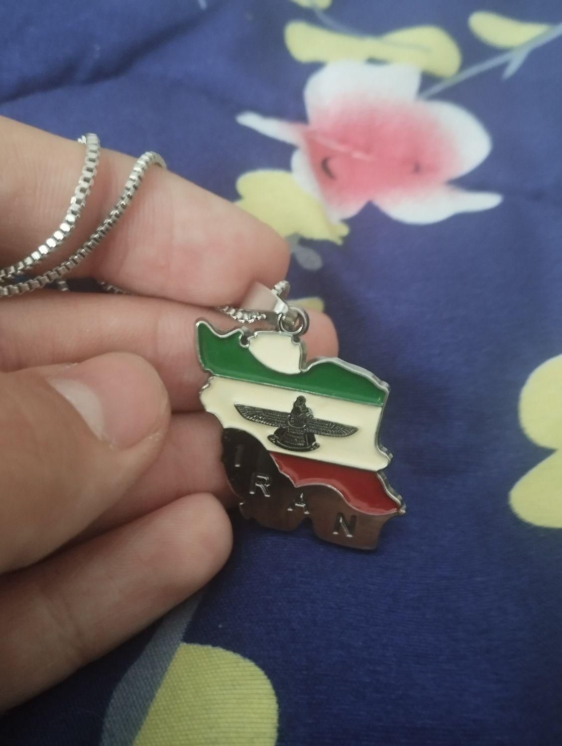 گردنبند طرح پرچم ایران با طرح هخامنش|بدلیجات|قزوین, |دیوار