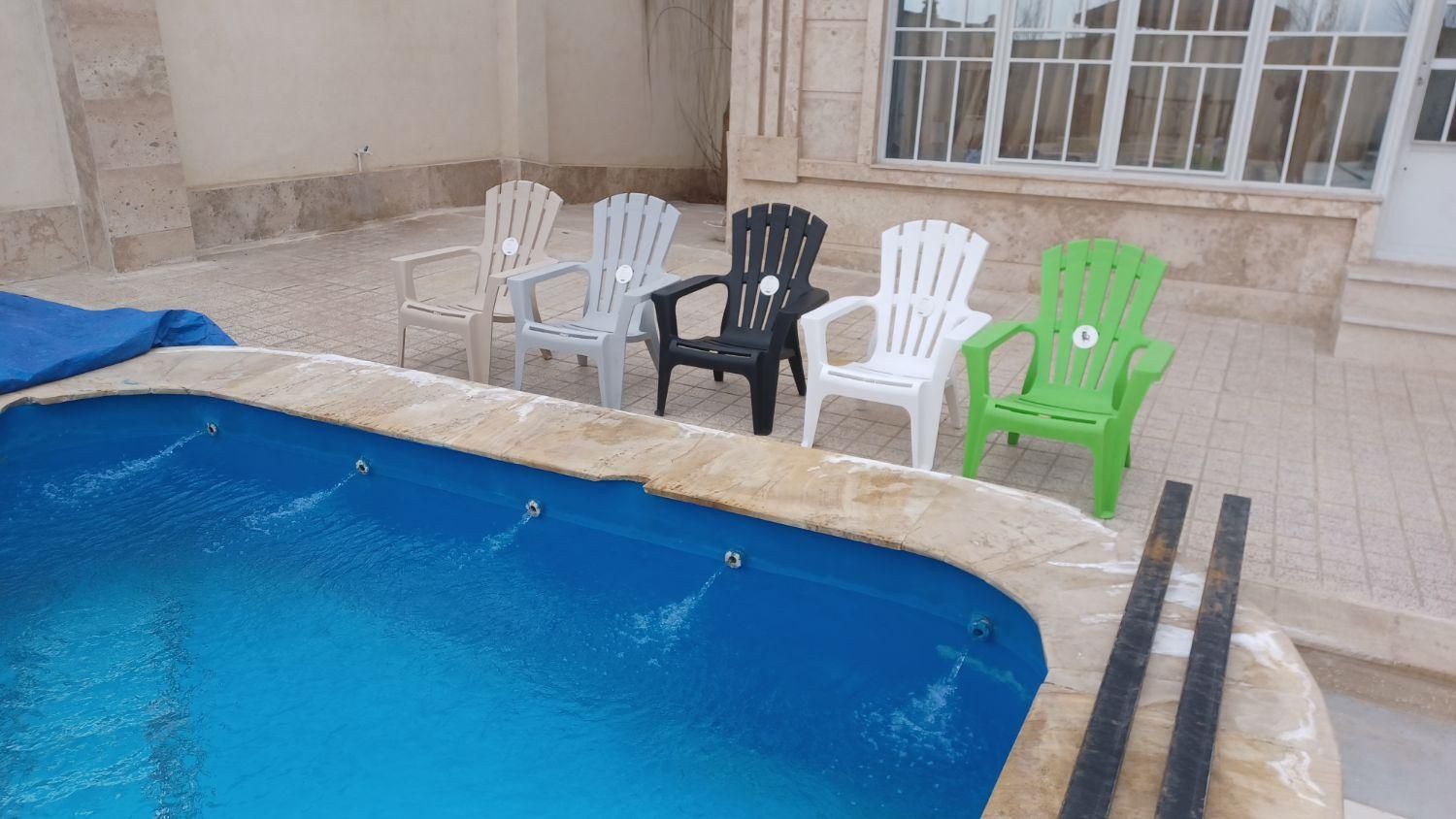 صندلی کنار استخری پلاستیکی|صندلی و نیمکت|چهارباغ, |دیوار