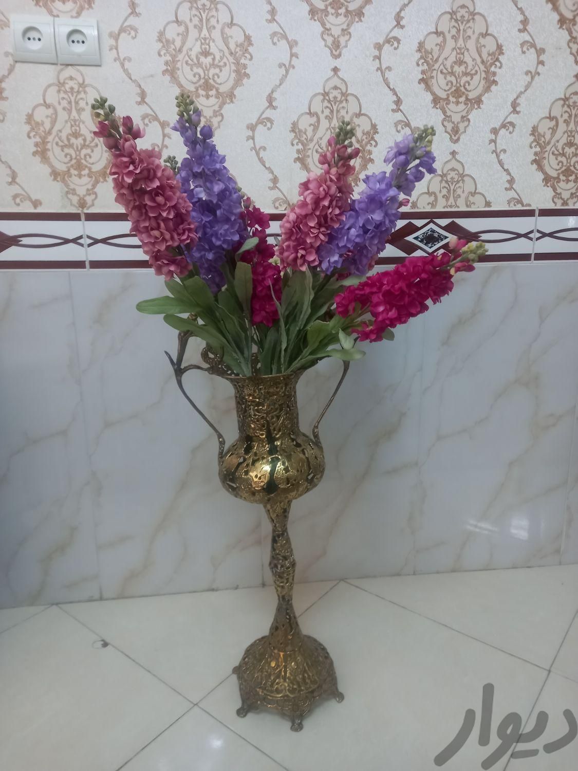 گلدان برنز وگل خارجی|گل مصنوعی|ملایر, |دیوار