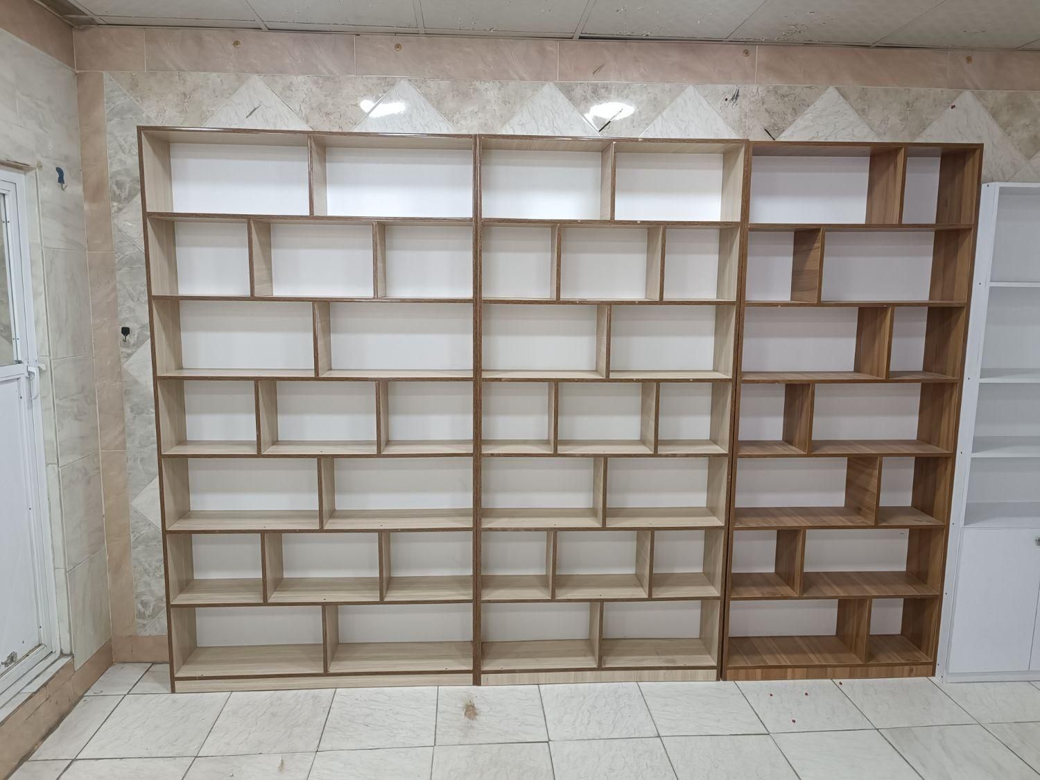 کتابخانه زنبوری|کتابخانه، شلف، قفسه‌های دیواری|قم, نیروگاه|دیوار