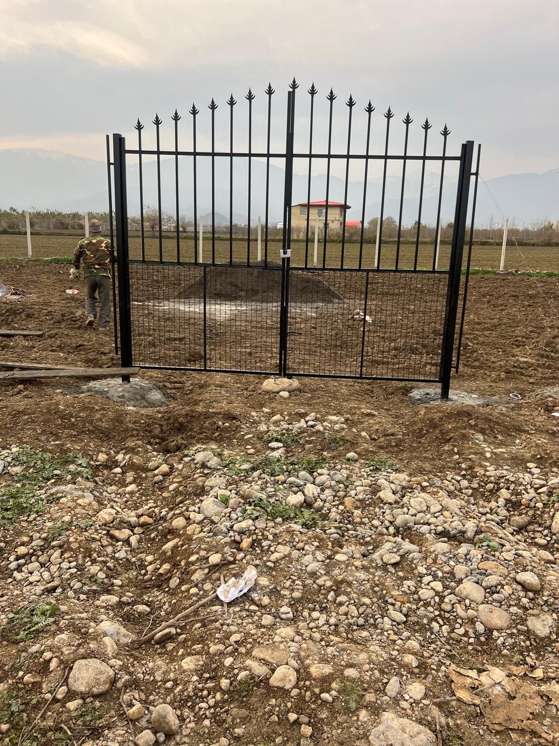 تولیدفنس پایه بتنی اجراصفرتاصدفنس کشی صادقی|خدمات باغبانی و درختکاری|گرگان, |دیوار