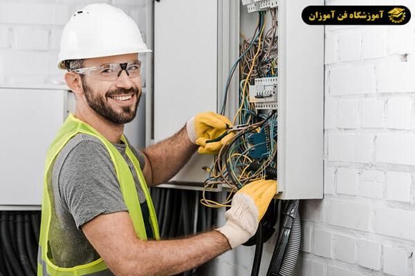برق‌کشی آیفون نورمخفی تلفن سانترال برقکاری مخابرات|خدمات پیشه و مهارت|ملایر, |دیوار