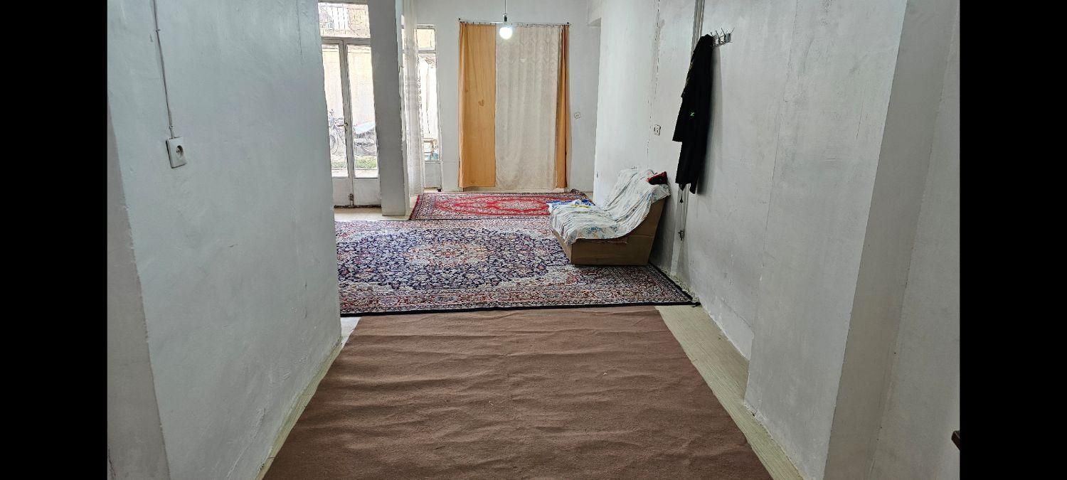 منزل مسکونی کلنگی قابل سکونت حیاط دار 134 متری|فروش زمین و ملک کلنگی|اصفهان, فروردین|دیوار