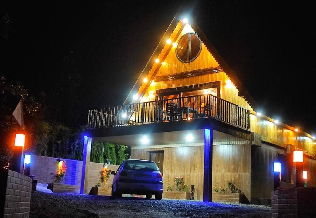 کلبه چوبی سویسی استخردار رامسر|اجارهٔ کوتاهمدت ویلا و باغ|رامسر, |دیوار